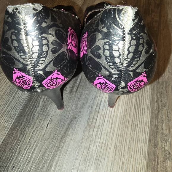 Women's Skull & Roses Peep Toe Heels SZ 9 Just Fabulous - Picture 5 of 8
